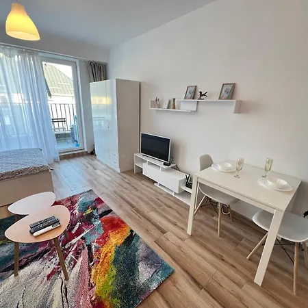 Apartamento Wroclaw Colorful And Cosy Near Unss And Nsa W Wifi Sofía